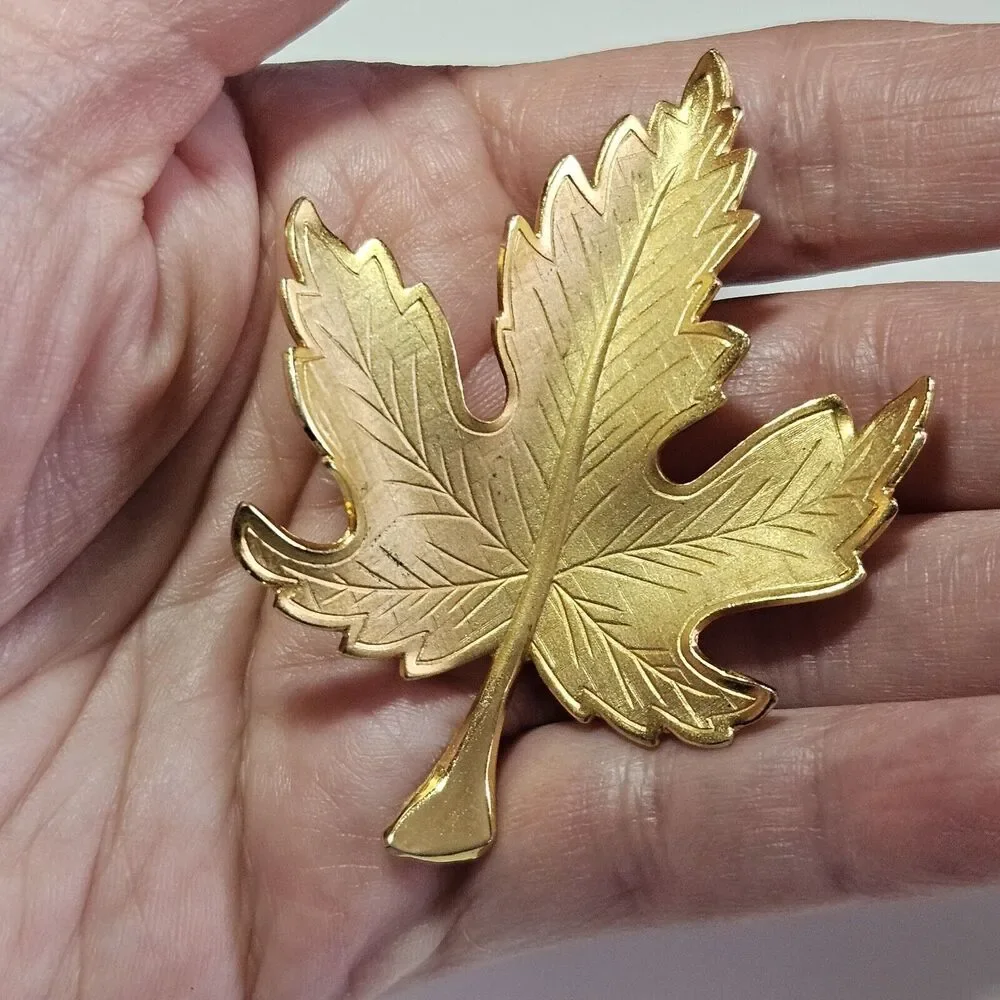 Vintage Gold Tone Maple Leaf Brooch